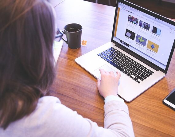 laptop-sesión-online